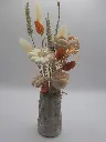 Bloemstuk met oranje/beige/witte kaarsen in vaas