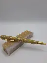 Handgemaakte balpen gemaakt van mais en hars.